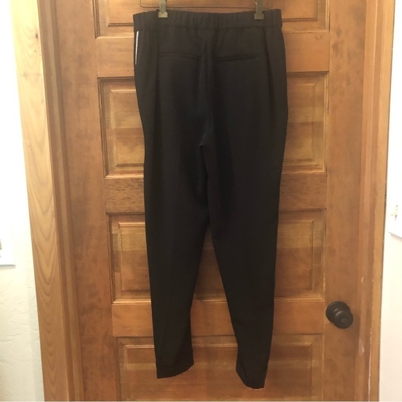 Chicos/ Woman’s cuffed cigarette pants/ silver stripe down side/ size 0-5R /US 6 - Picture 3 of 9